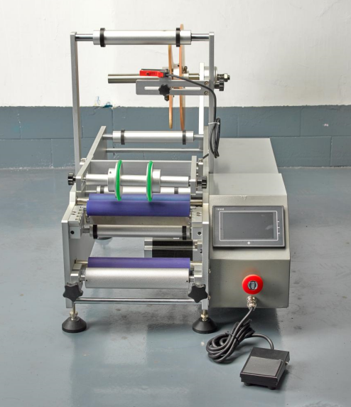 全面解析各類圓瓶貼標(biāo)機 全自動、手動、桌面型、半自動及分卡機的特點與應(yīng)用